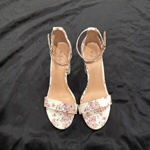 NWOT, Call It Spring Floral Heels